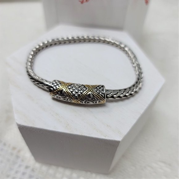 Elegant Silverstone Soft Chain Bracelet Magnetic Clasp - Picture 2 of 7